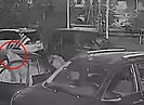 Камера сняла, как мужчина изрезал сидения чужого автомобиля в Волгограде